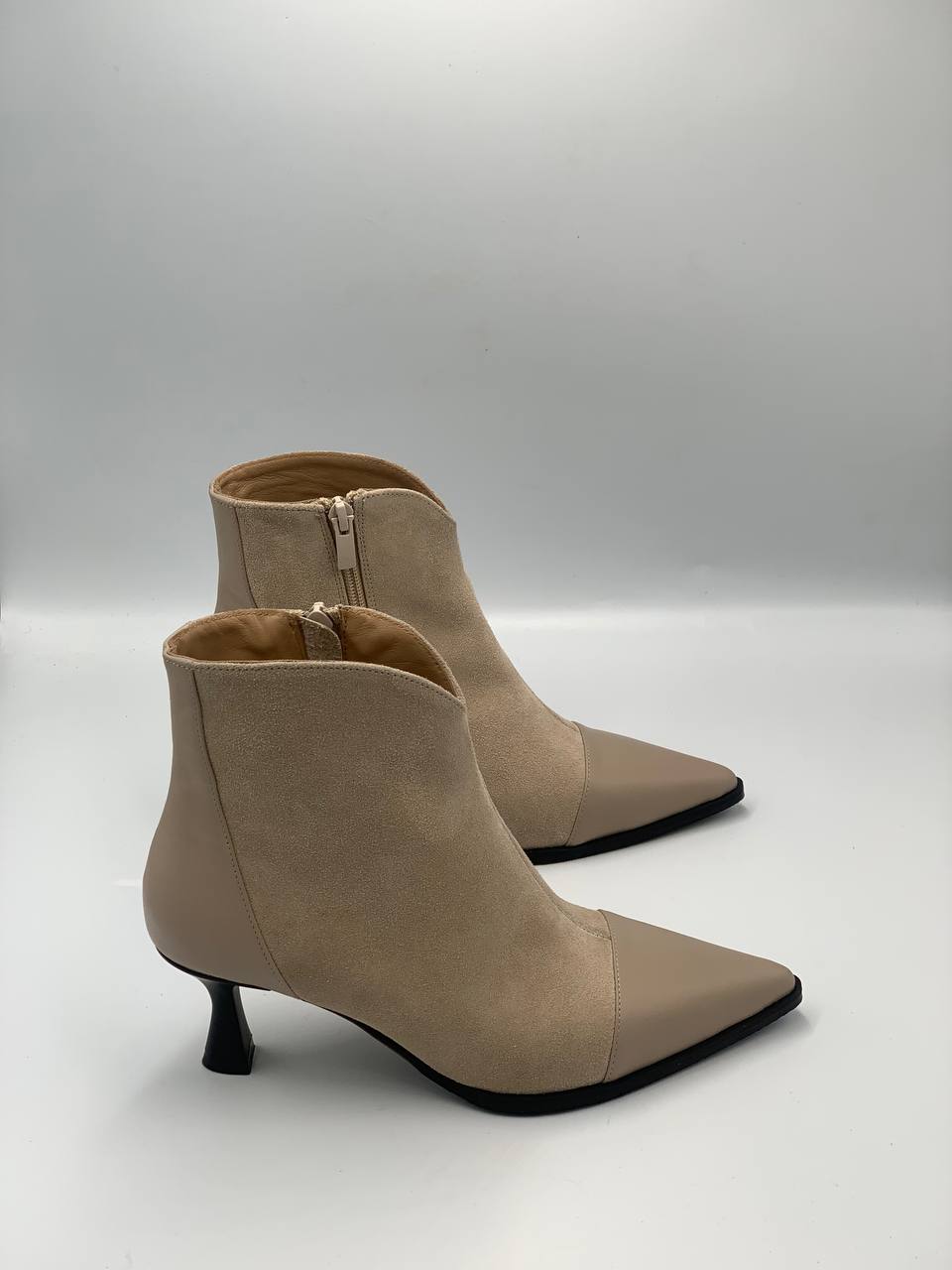 Ботильйони жіночі з натуральної замші CS6085B17WVNUDE Ботильйони жіночі з натуральної замші CS6085B17WVNUDE