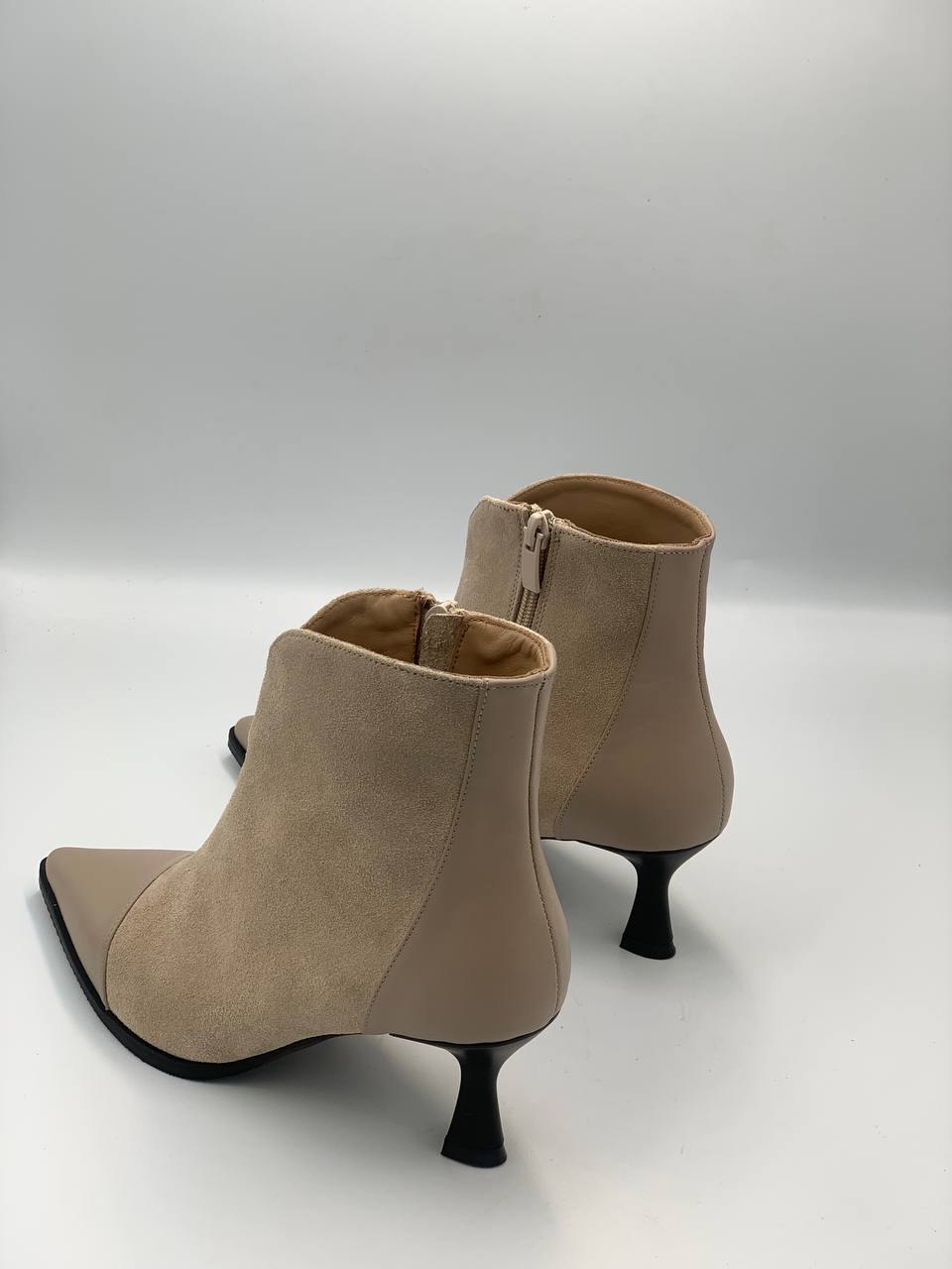 Ботильйони жіночі з натуральної замші CS6085B17WVNUDE Ботильйони жіночі з натуральної замші CS6085B17WVNUDE