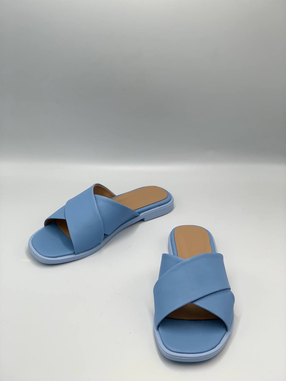 Шльопанці жіночі шкіряні  CSTL7WBLU