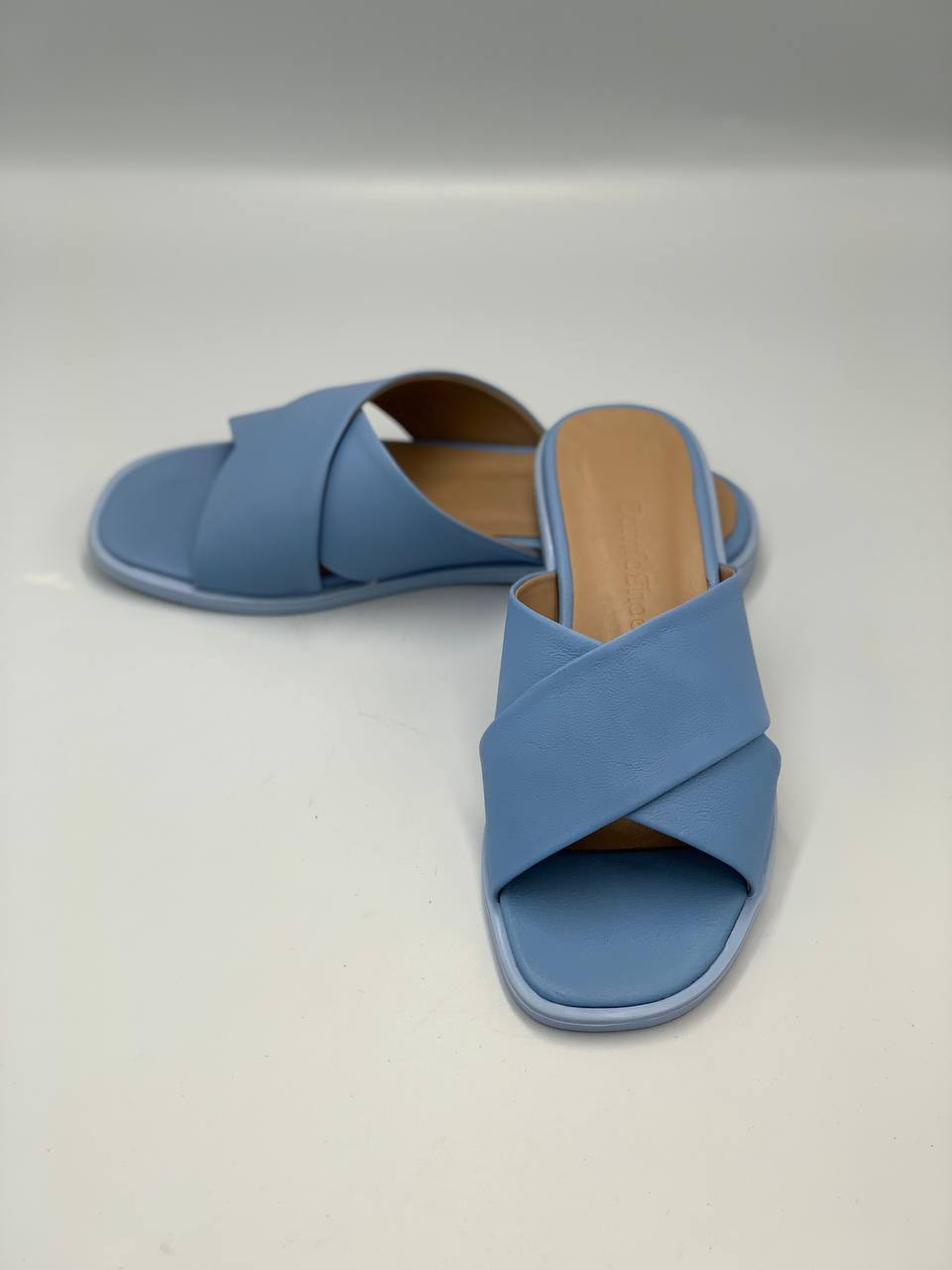 Шльопанці жіночі шкіряні  CSTL7WBLU