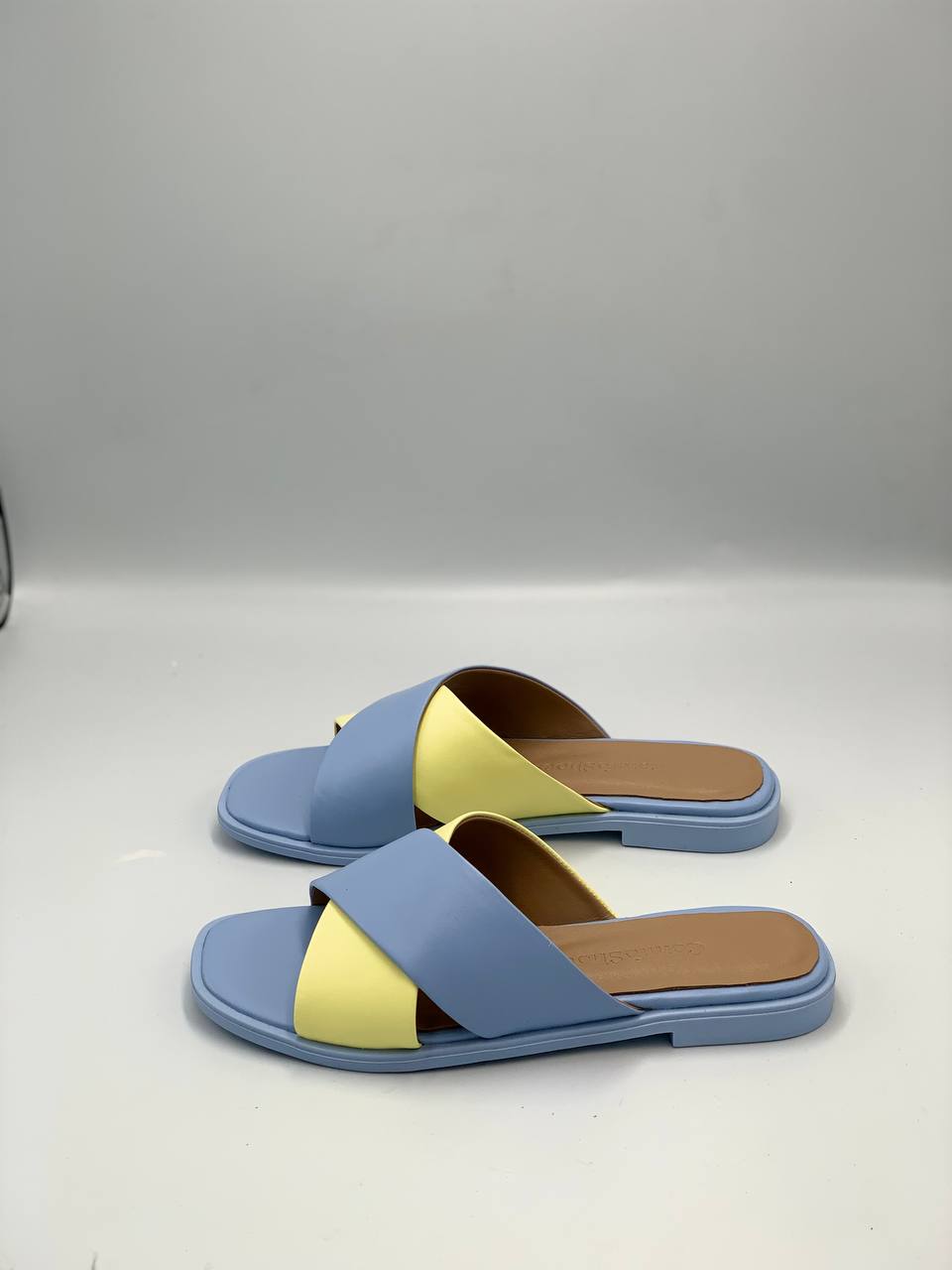 Шльопанці жіночі шкіряні CSTL7WBLU/YLW